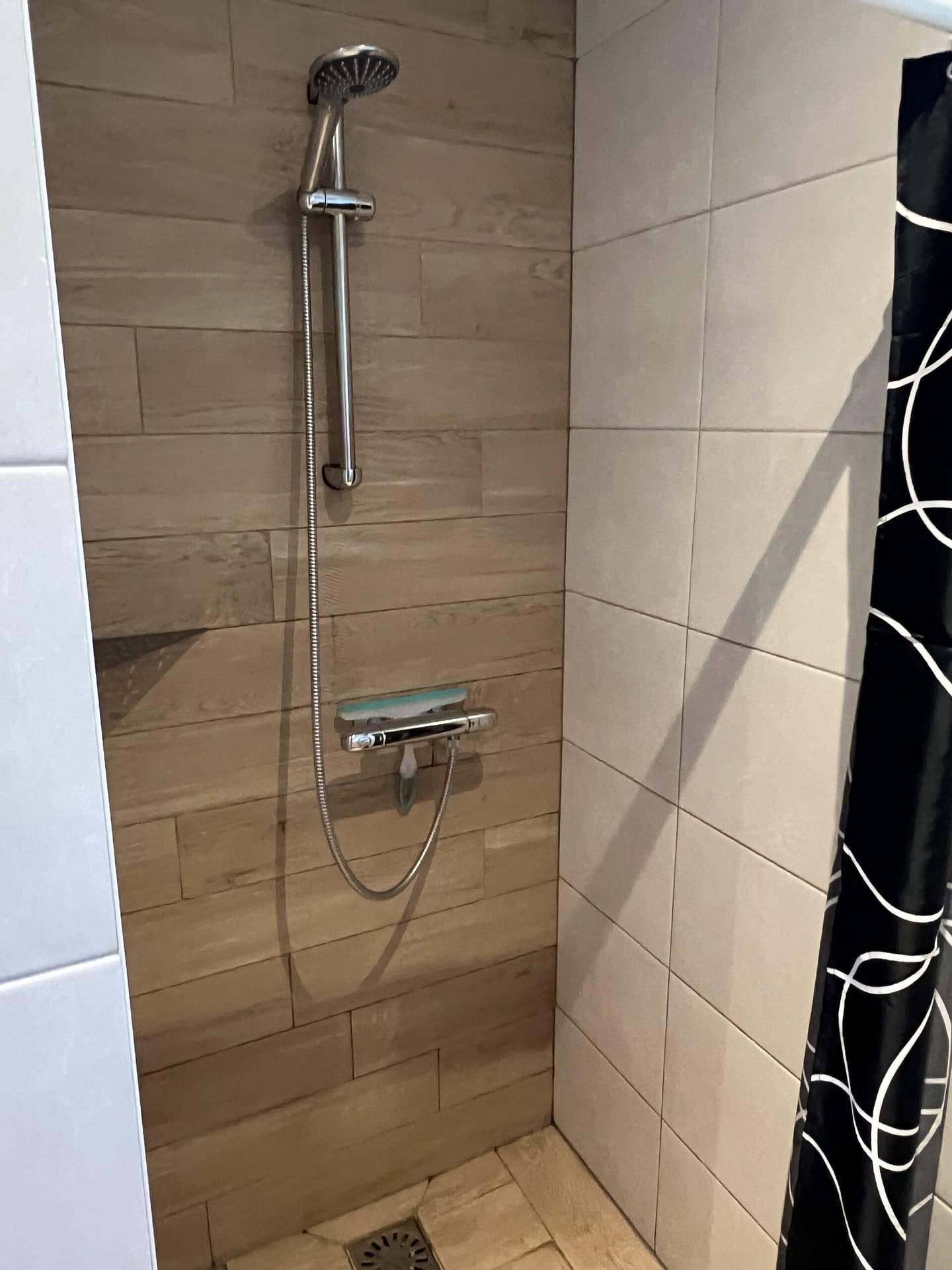 Badkamer met douche